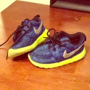 Nike toddler size 7 shoes